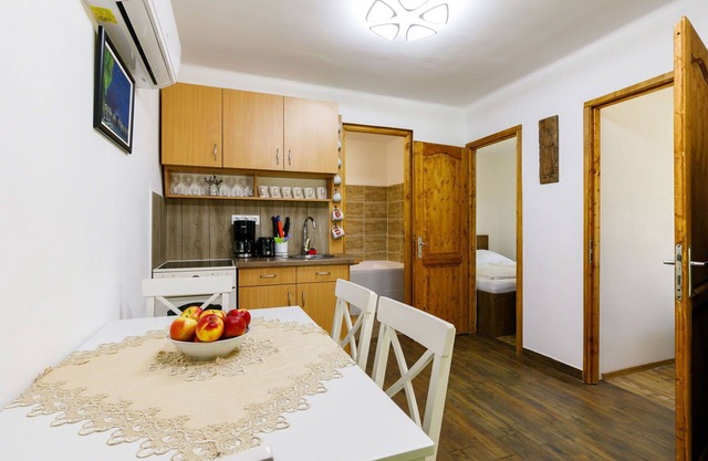 Nice apartment for 4 guests with A/C, WIFI, TV, terrace and pets allowed