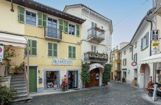Nice apartment for 4 guests with A/C, WIFI, TV, balcony, pets allowed and parking
