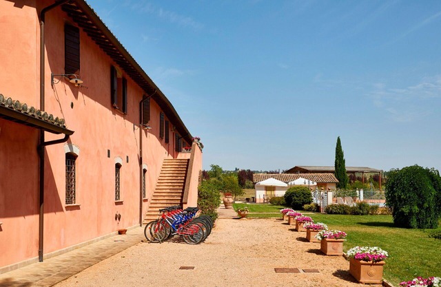 Nice apartment for 4 guests with pool, WIFI, TV and pets allowed, close to Spoleto