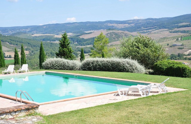 Nice apartment for 4 people with WIFI, pool, TV, pets allowed and panoramic view