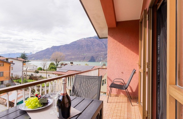 Nice apartment for 5 people with WIFI, TV, balcony, pets allowed and parking