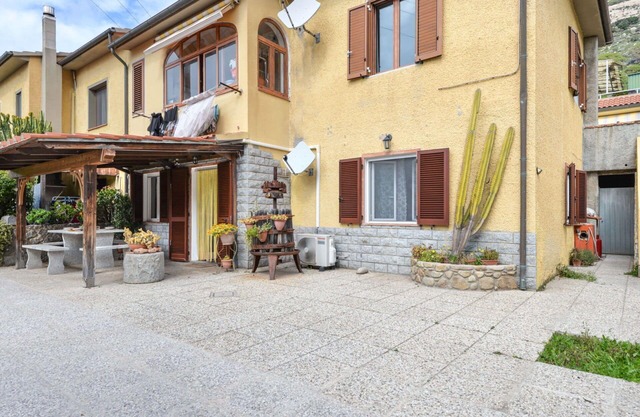 Nice apartment for 6 guests with WIFI, A/C, TV, terrace and pets allowed