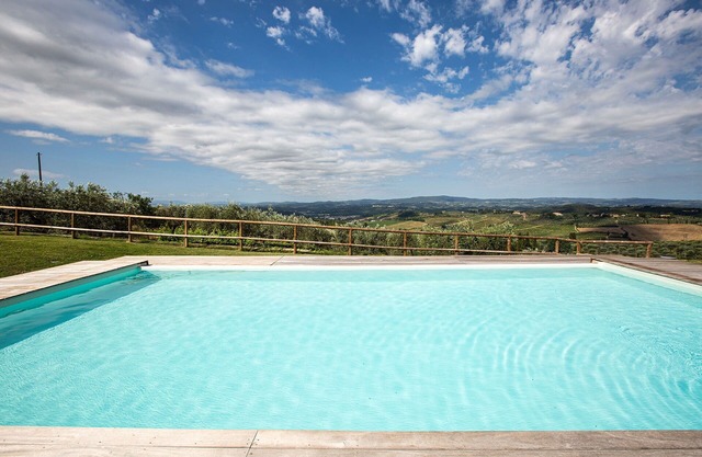 Nice apartment for 6 guests with A/C, pool, WIFI, TV and panoramic view, close to San Gimignano
