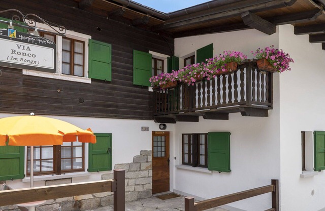 Nice apartment for 6 people with TV, balcony, pets allowed and panoramic view
