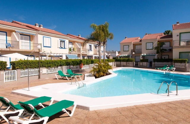 Nice apartment for 4 guests with A/C, pool, WIFI, TV, terrace and pets allowed