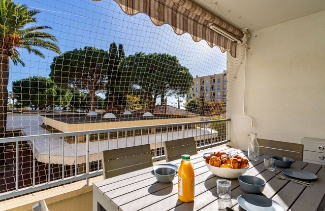 Nice apartment for 4 guests with WIFI, A/C, TV and balcony