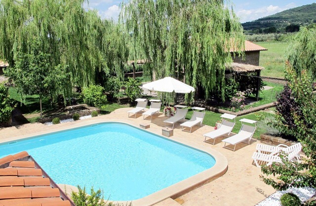 Nice apartment in villa for 6 guests with WIFI, pool, TV, patio, pets allowed and panoramic view