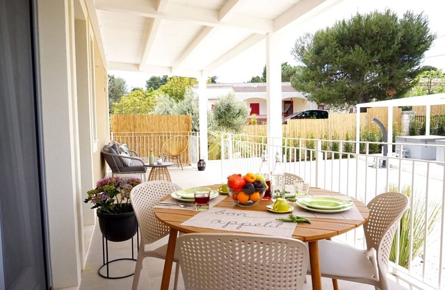 Nice apartment in villa for 4 people with A/C, hot tub, WIFI, TV and veranda, close to Alberobello