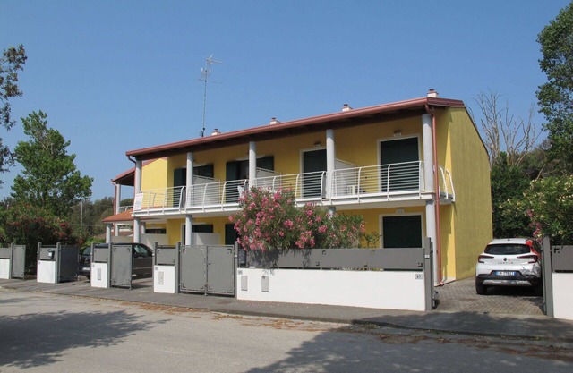 Nice apartment in villa for 4 guests with WIFI, A/C, TV, terrace and parking