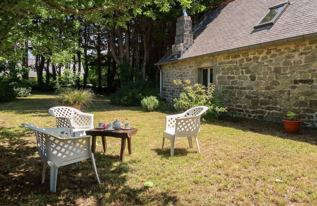 Nice apartment in villa for 6 guests with terrace and pets allowed