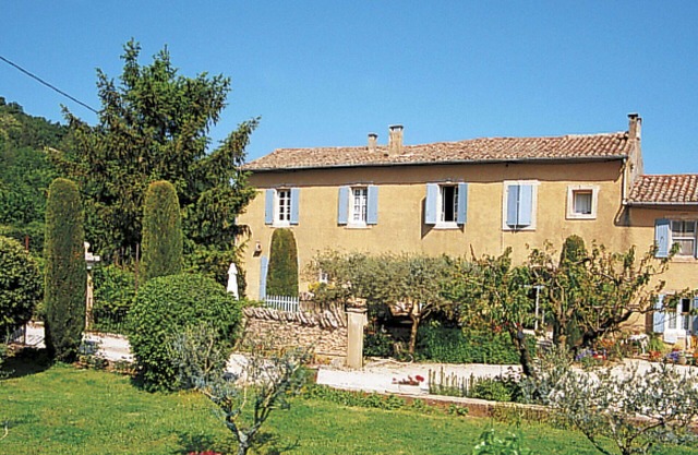 Nice apartment in villa for 4 people with WIFI, TV, patio and parking