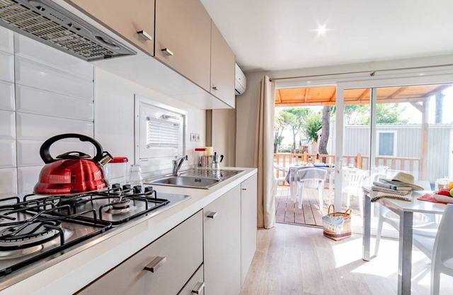 Nice apartment in villa for 6 people with A/C, WIFI, pool, TV and terrace