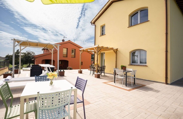 Nice apartment in villa for 5 guests with pool, A/C, WIFI, TV and patio