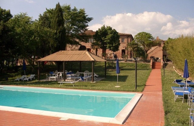 Nice apartment in villa for 4 guests with WIFI, pool and panoramic view