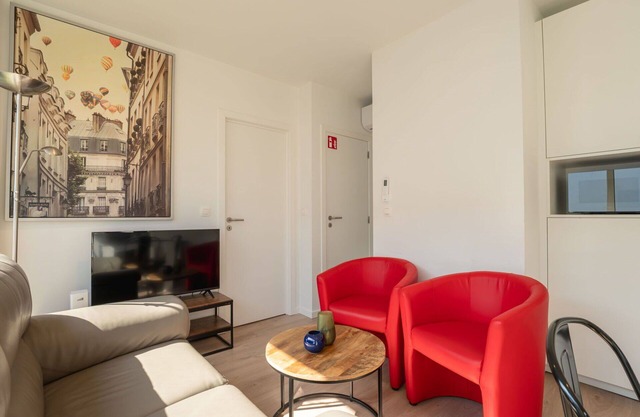 Nice apartment in villa for 4 guests with WIFI, A/C, TV, terrace and pets allowed