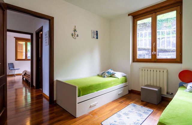 Nice apartment in villa for 6 people with WIFI, TV, balcony and pets allowed