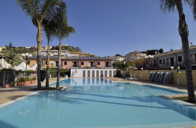 Nice apartment for 4 people with A/C, pool, WIFI, TV and balcony