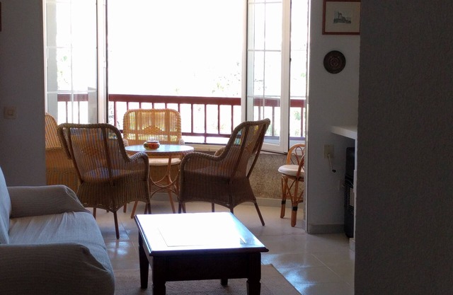 Nice apartment with a good garage, in a quiet area, 200 meters from the sea.
