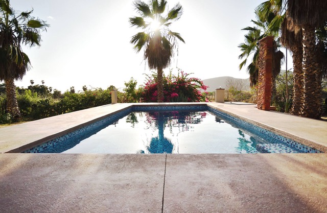 Nice Apartment with swimming pool in San Pedrito Area, free parking locked