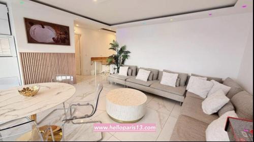 Nice Apartment with amazing view of Paris plus Parking