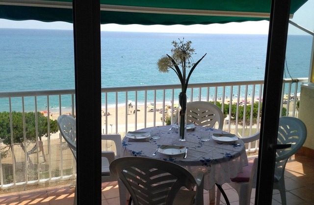 Nice apartment with SUPERB VIEWS over the sea (parking included)!