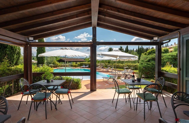 Nice apartment with WIFI, pool, A/C, TV, terrace and panoramic view, close to San Gimignano