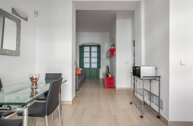 nice first floor flat in triana, 2mn walk from Plaza de Cuba