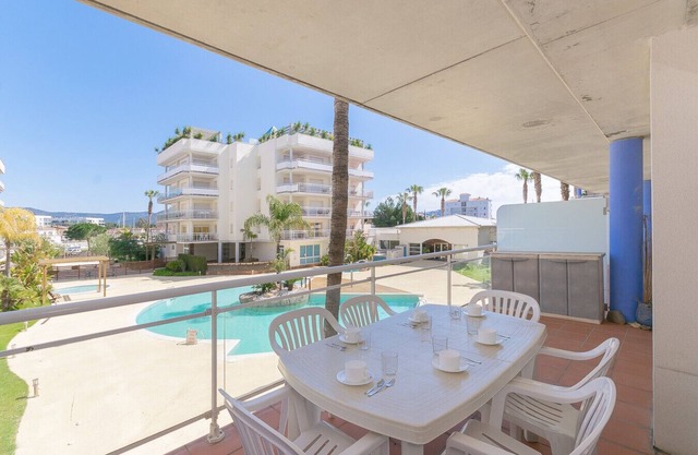 Nice flat with pool view av-73