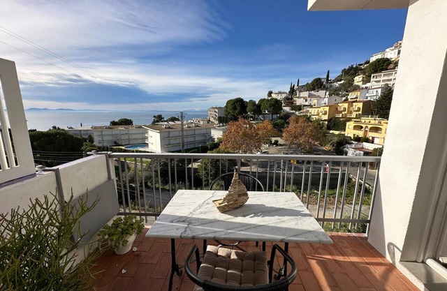 Nice flat with sea view in the beautiful Almadrava beach. AV-76