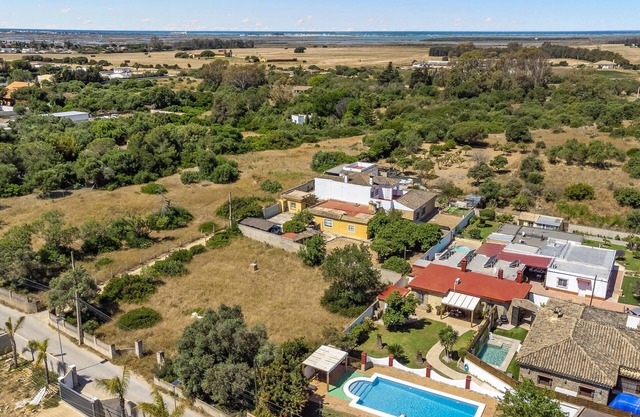 Nice home in Chiclana de la Fronter