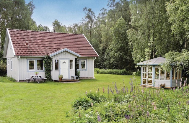 Nice home in ätran with kitchen