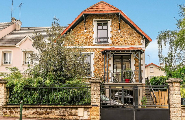 Nice home in Bourg-la-Reine with WiFi