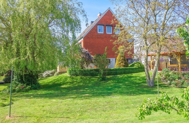 Nice home in Drochtersen