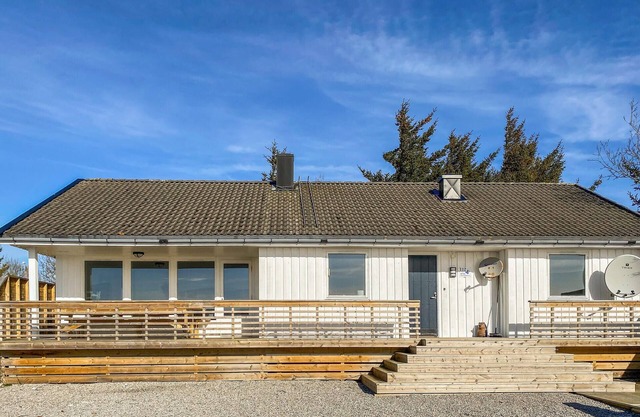 Nice home in Kverva with WiFi