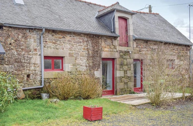Nice home in Pommerit le Vicomte with 2 Bedrooms