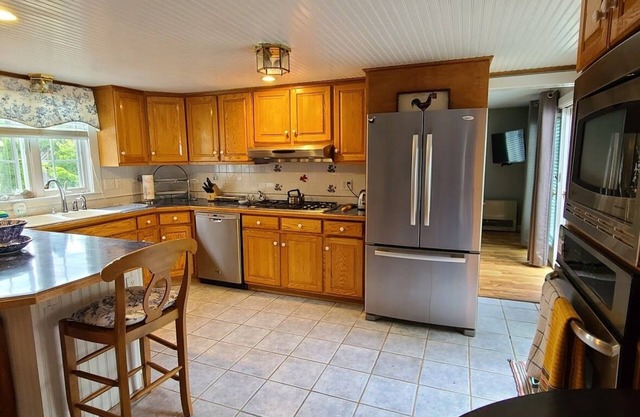 Nice home w outdoor patio bar , dining table, comfortable furniture See photo