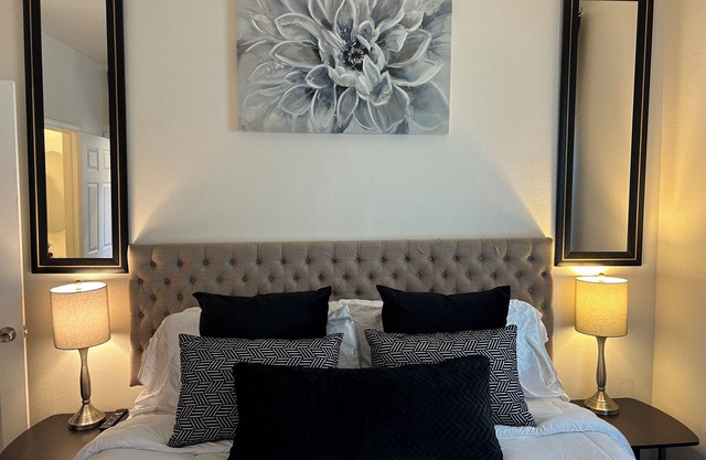 Nice one bedroom apartment for short getaways or temporary housing w/fast WiFi