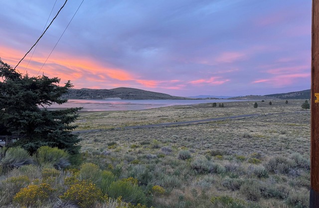 Nice quaint cabin in Panguitch Lake UT with a great view!
