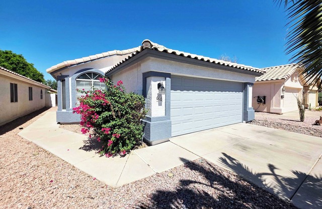Nice! Single-Story Home near Desert Breeze Park