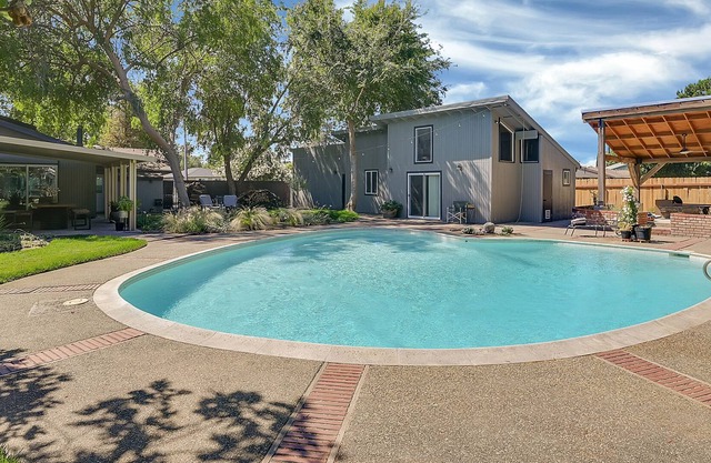 Nicely remodeled guest house in the heart of Yuba City's Hillcrest neighborhood