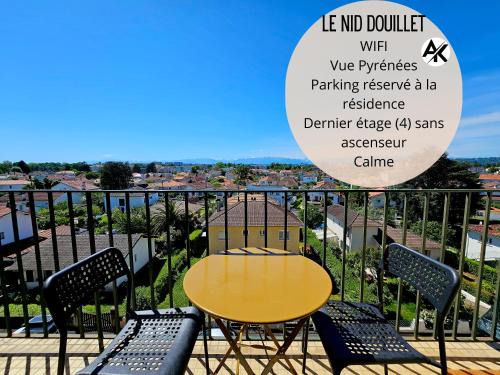 Nid douillet palois vue Pyrénées - Parking