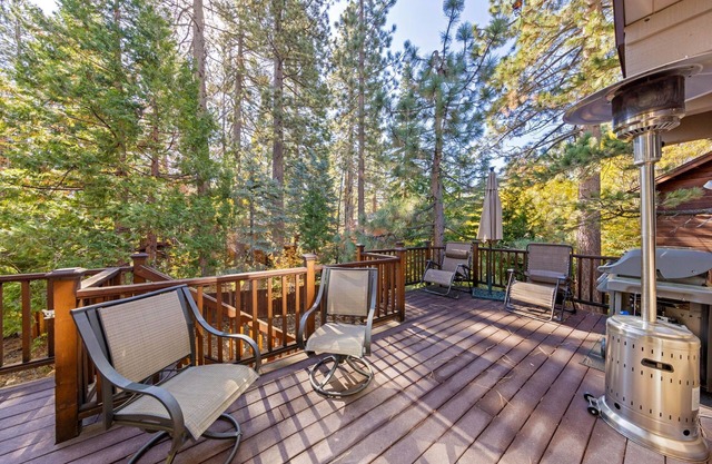 Nightingale Retreat in Tahoe City by Tahoe Getaways - Pet-Friendly w/Private Beach