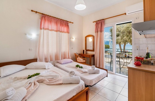 Nikiana Club - Studio 5 Apartment-Studio with Sea View, Shared Pool & Wi-Fi
