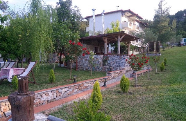 Nikos Apartments