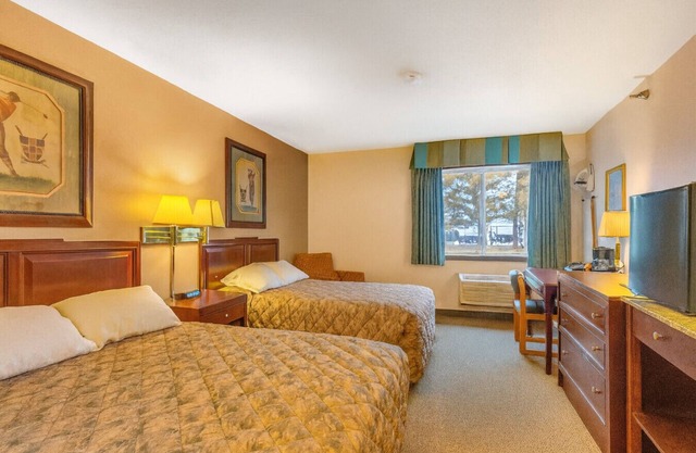 Nisswa Hotel & Suites - Standard Double Queen