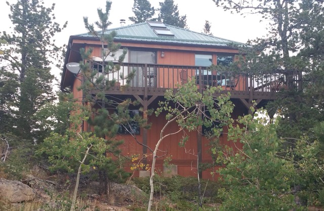 nnSecluded 2 story mtn hm, views. 3 BR/2 BA