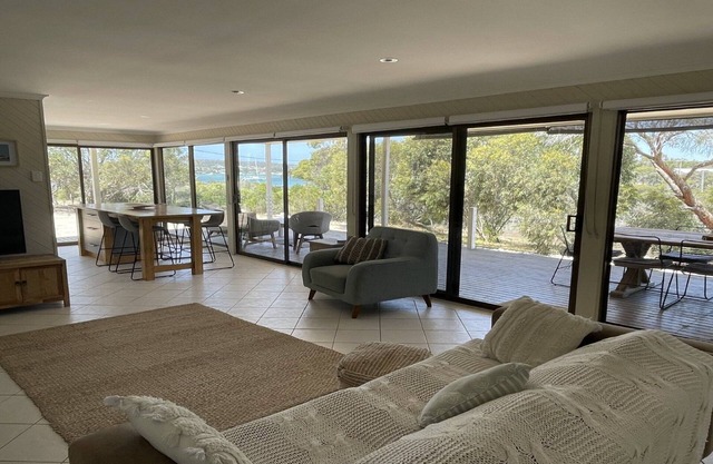 No. 10 - A Charming and Private Holiday Home in Prime Coffin Bay Location