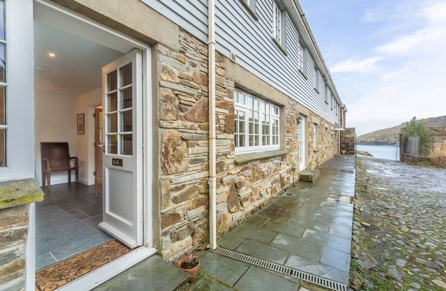 No. 2 The Fish Cellars is a stunning and unique two storey conversion.
