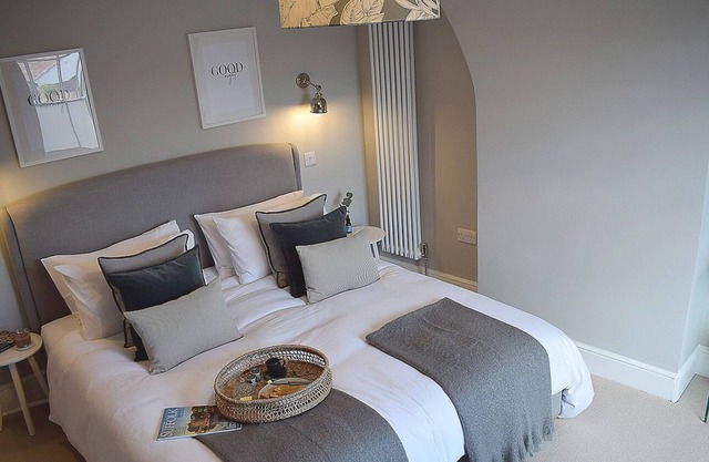 No.24 is a Grade ll listed holiday home, on Lavenham's historic high street