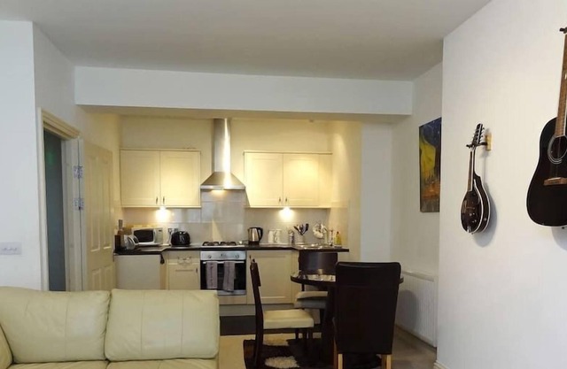 No.5 Apartment - close to beach - By Crown Gardens